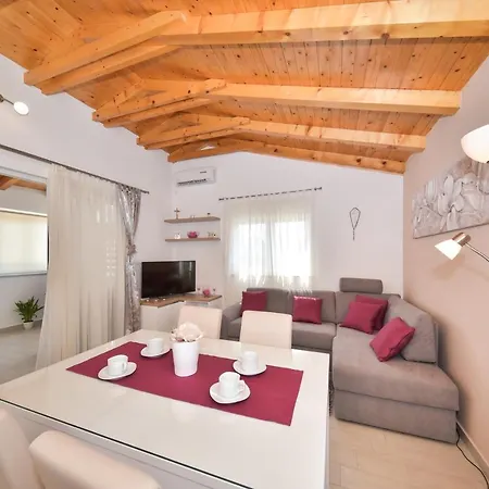 Apartamento Irena *