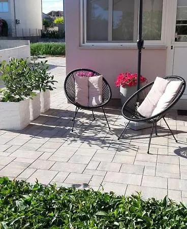 House Irena 1 *
