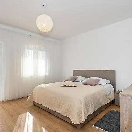 House Irena 1