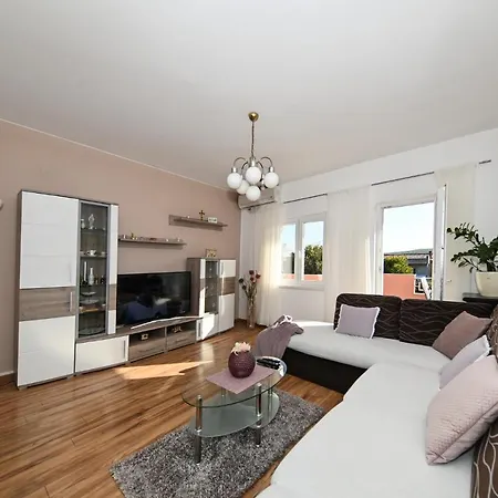 아파트 House Irena 1 *