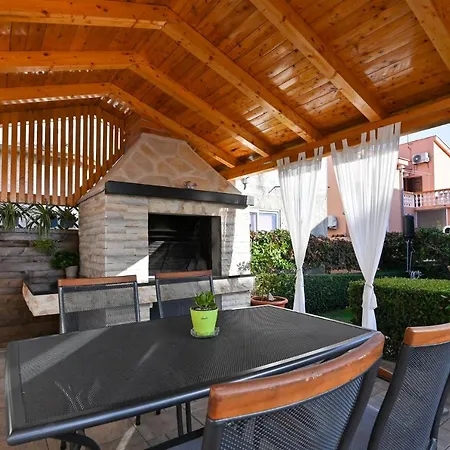 House Irena 1 * 포세다르예