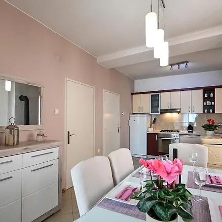 House Irena 1 *