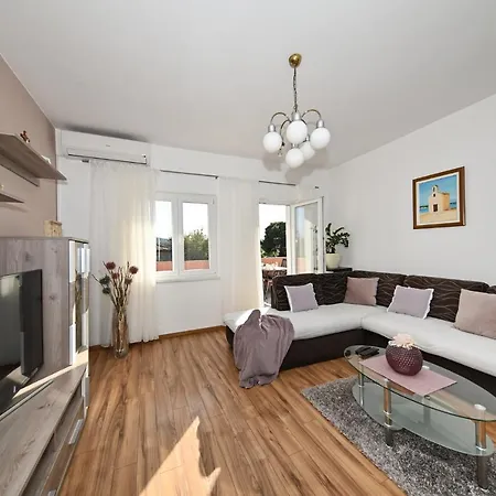 Irena Apartamento