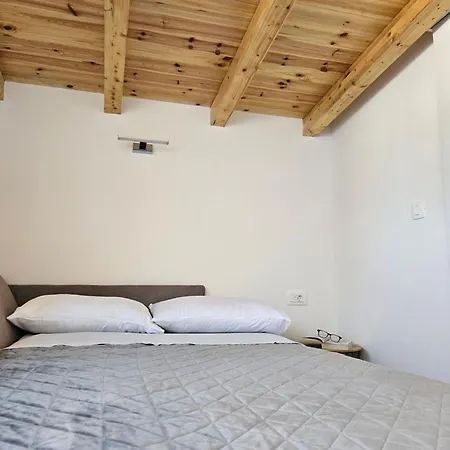 House Irena 1 * 포세다르예