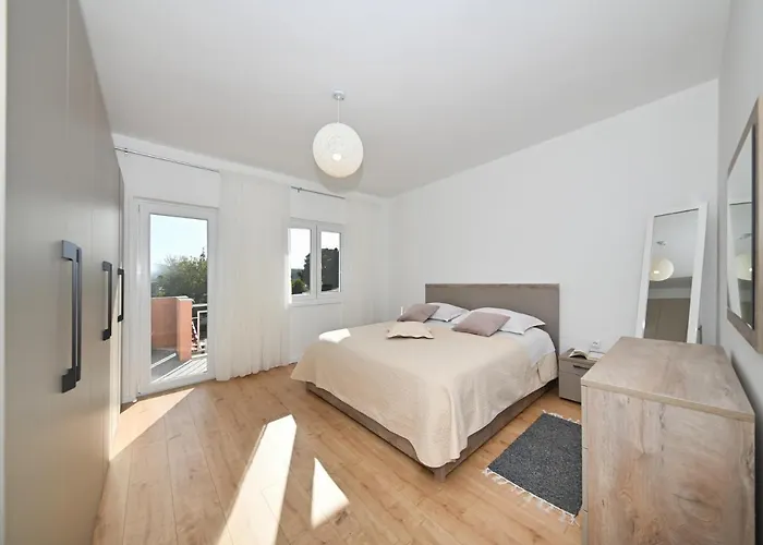 Irena Apartman *