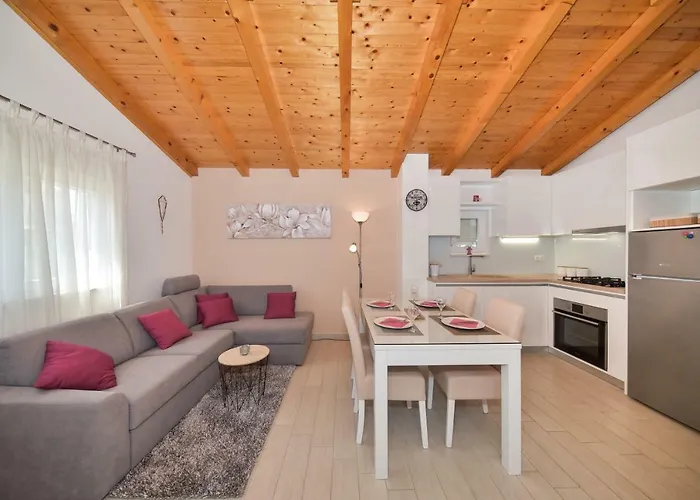 Irena Apartman *
