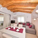Appartement House Irena 1 *