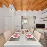House Irena 1 *